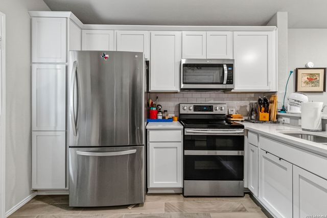 2425 Ayers Dr, San Antonio, TX 78155