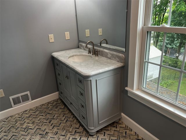 685 CHESTNUT Street, Meadville, PA 16335