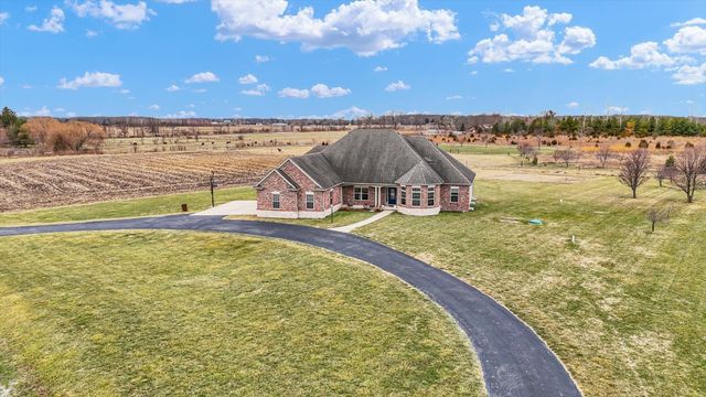 2595 County Road 500 E, Mahomet, IL 61853