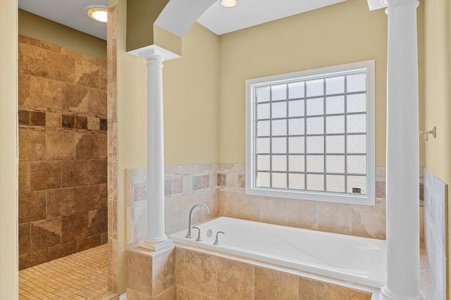 2595 County Road 500 E, Mahomet, IL 61853