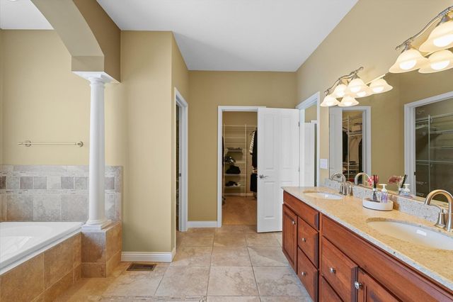 2595 County Road 500 E, Mahomet, IL 61853