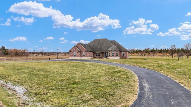 2595 County Road 500 E, Mahomet, IL 61853