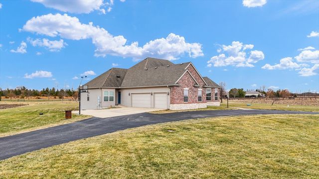 2595 County Road 500 E, Mahomet, IL 61853