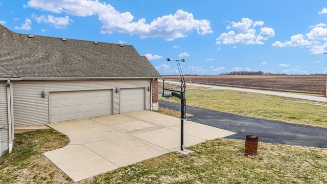 2595 County Road 500 E, Mahomet, IL 61853