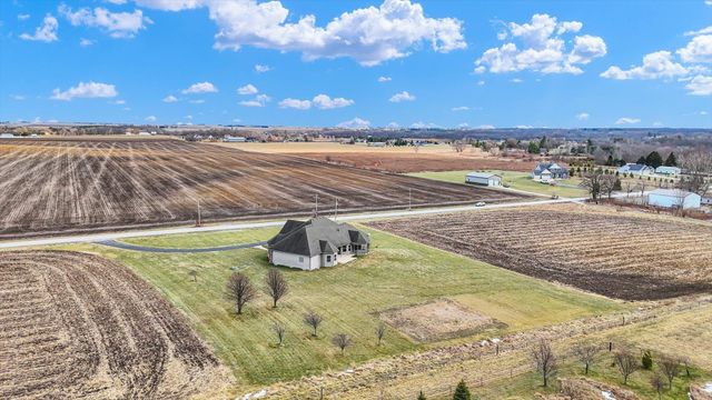 2595 County Road 500 E, Mahomet, IL 61853