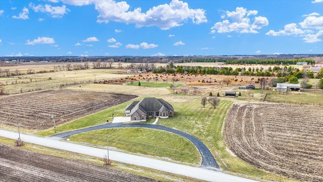 2595 County Road 500 E, Mahomet, IL 61853
