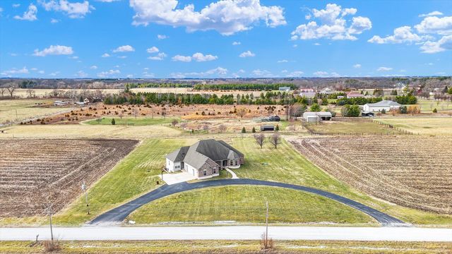 2595 County Road 500 E, Mahomet, IL 61853