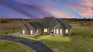 2595 County Road 500 E, Mahomet, IL 61853