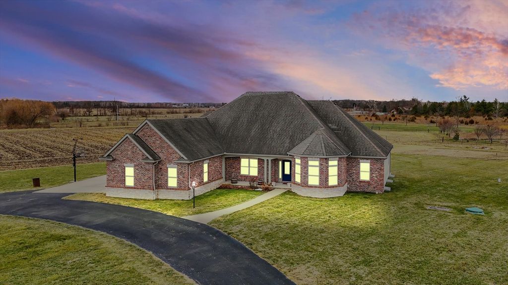 2595 County Road 500 E, Mahomet, IL 61853