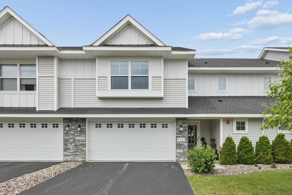7225 Dora Drive, Lino Lakes, MN 55038