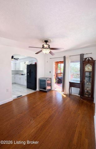 6806 Mariposa Dr, Louisville, KY 40214