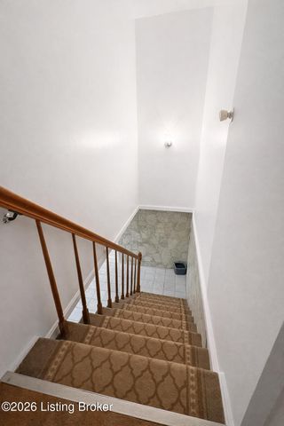 6806 Mariposa Dr, Louisville, KY 40214