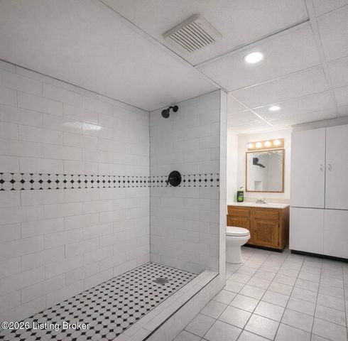 6806 Mariposa Dr, Louisville, KY 40214