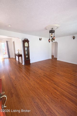 6806 Mariposa Dr, Louisville, KY 40214