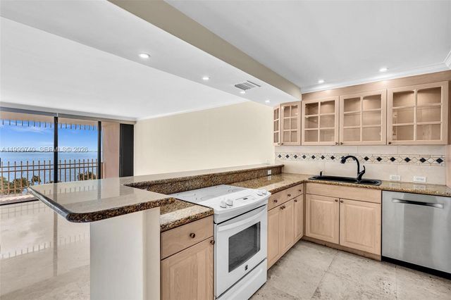 2 Grove Isle Dr B805, Miami, FL 33133