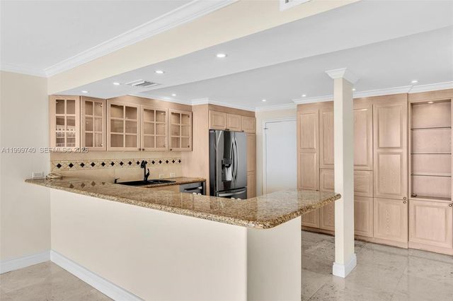 2 Grove Isle Dr B805, Miami, FL 33133