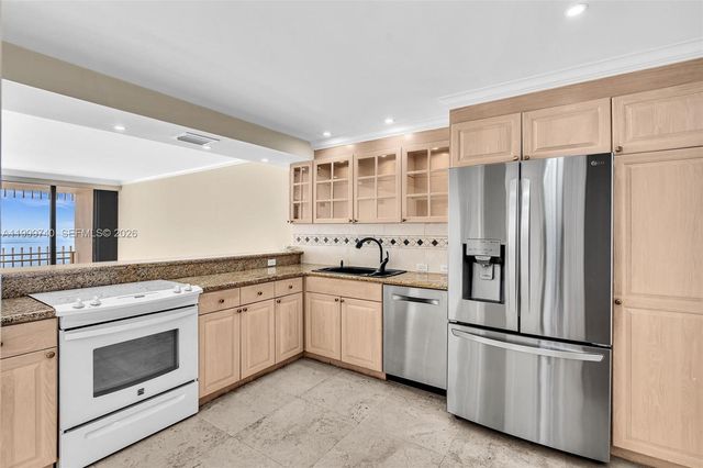 2 Grove Isle Dr B805, Miami, FL 33133