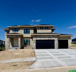10714 S 219th Avenue, Gretna, NE 68028