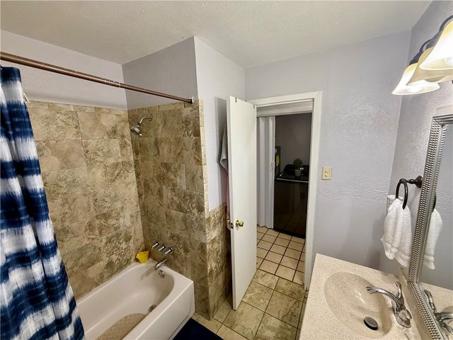 1302 Prince Dr, Corpus Christi, TX 78412