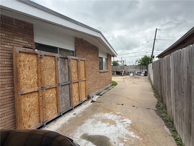 1302 Prince Dr, Corpus Christi, TX 78412