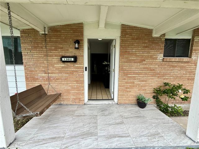 1302 Prince Dr, Corpus Christi, TX 78412