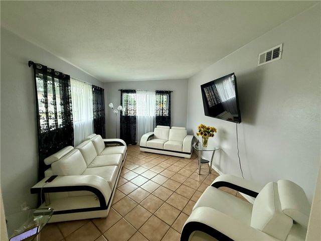 1302 Prince Dr, Corpus Christi, TX 78412
