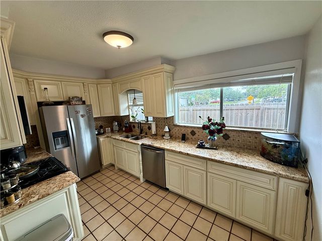 1302 Prince Dr, Corpus Christi, TX 78412