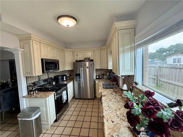 1302 Prince Dr, Corpus Christi, TX 78412