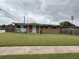 1302 Prince Dr, Corpus Christi, TX 78412