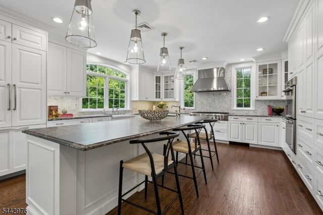 125 Stewart Rd, Millburn Twp., NJ 07078