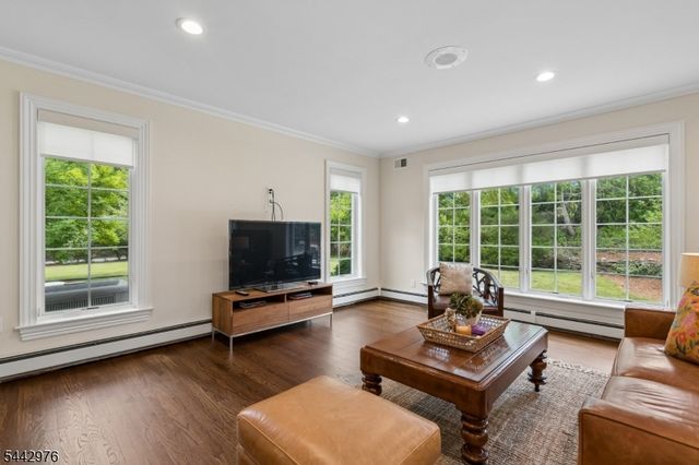 125 Stewart Rd, Millburn Twp., NJ 07078
