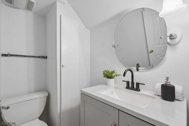 125 Stewart Rd, Millburn Twp., NJ 07078