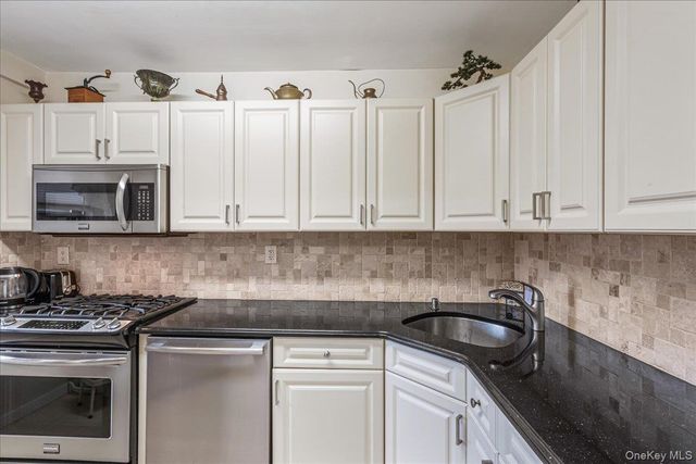 22055 46th Avenue 3M, Bayside, NY 11361