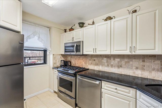 22055 46th Avenue 3M, Bayside, NY 11361