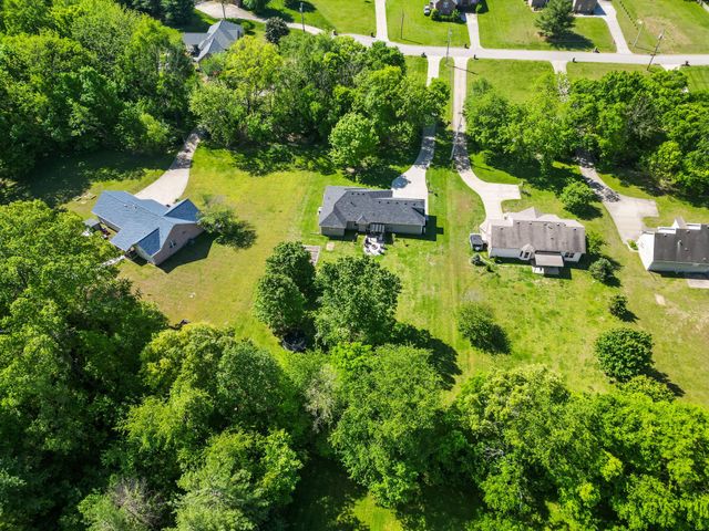 1011 Adam Ct, Cottontown, TN 37048