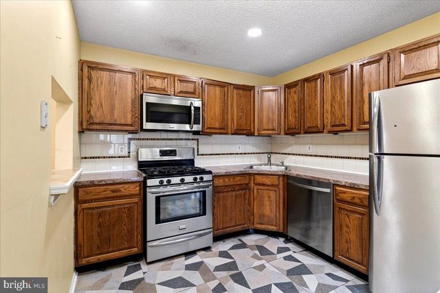 28 HOLLY CT, Hamilton, NJ 08619