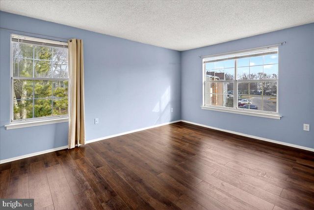 28 HOLLY CT, Hamilton, NJ 08619