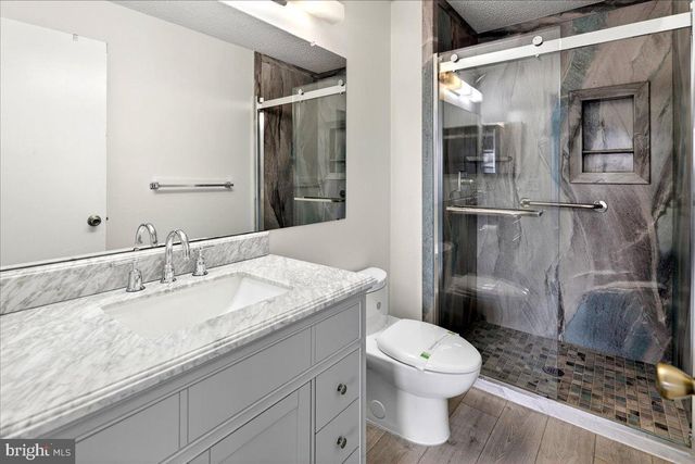 28 HOLLY CT, Hamilton, NJ 08619