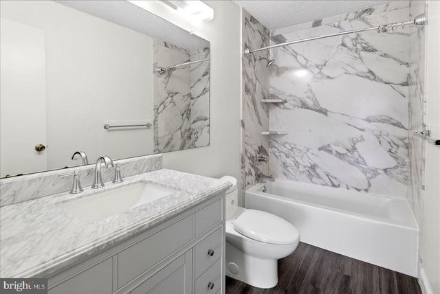 28 HOLLY CT, Hamilton, NJ 08619