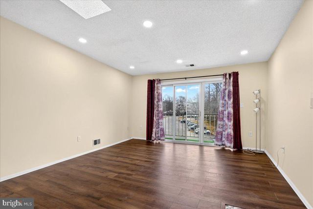 28 HOLLY CT, Hamilton, NJ 08619