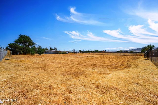 40303 W 11th Street, Palmdale, CA 93551