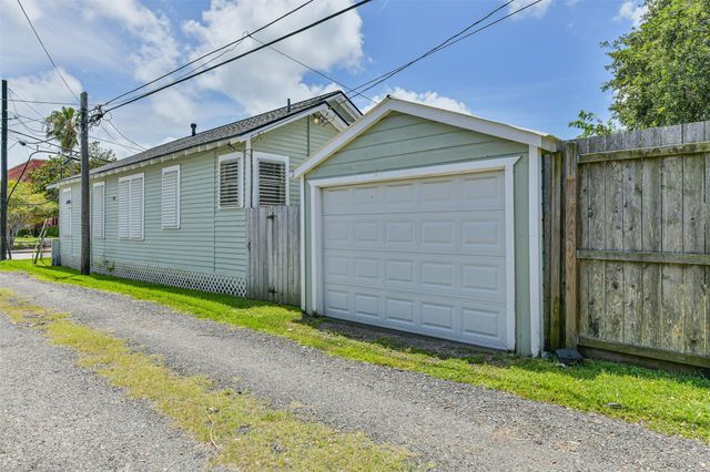 2115 Jack Johnson Boulevard, Galveston, TX 77550