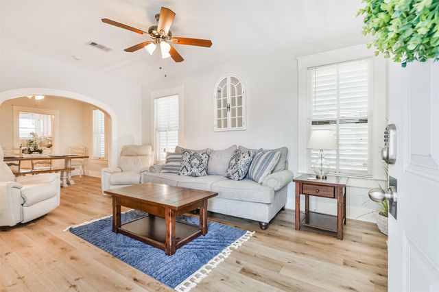 2115 Jack Johnson Boulevard, Galveston, TX 77550