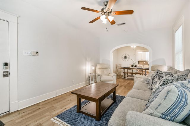 2115 Jack Johnson Boulevard, Galveston, TX 77550