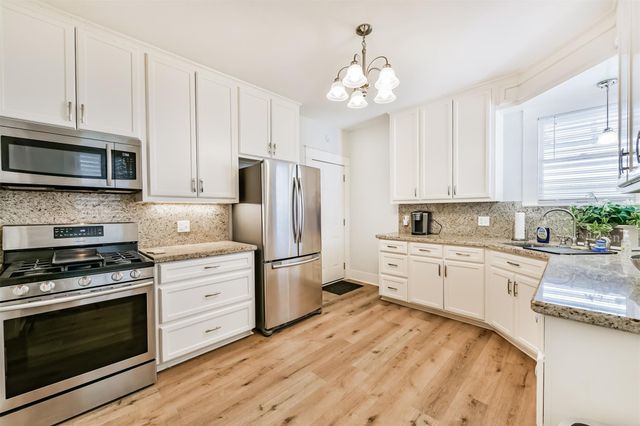2115 Jack Johnson Boulevard, Galveston, TX 77550
