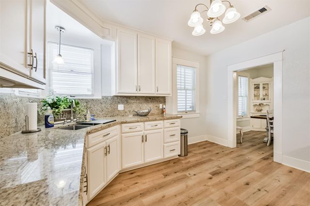 2115 Jack Johnson Boulevard, Galveston, TX 77550