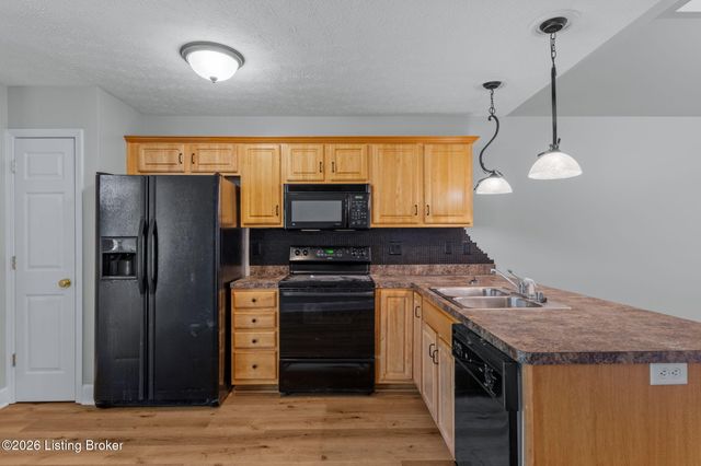 7108 Emily Ann Ln, Crestwood, KY 40014