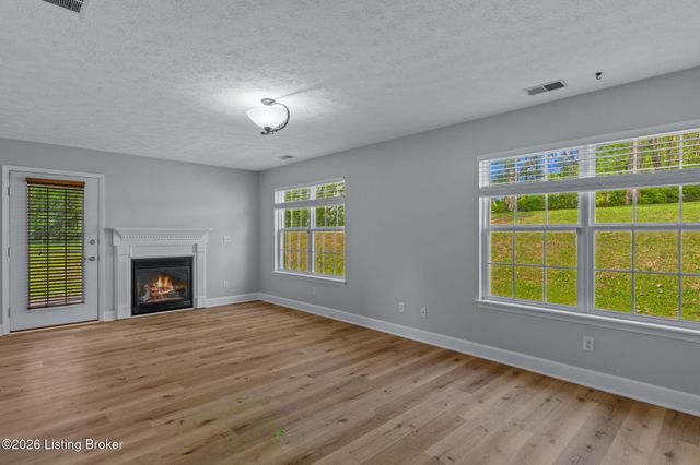 7108 Emily Ann Ln, Crestwood, KY 40014
