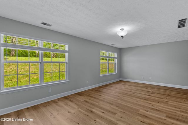 7108 Emily Ann Ln, Crestwood, KY 40014