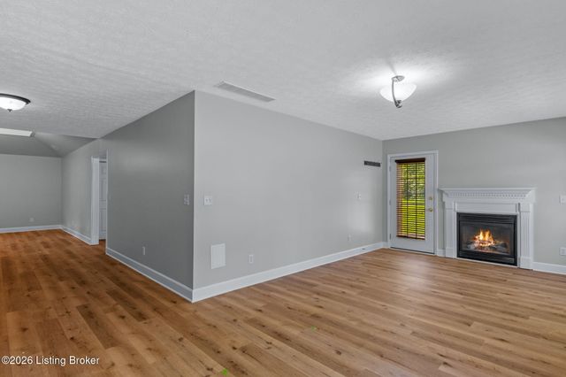 7108 Emily Ann Ln, Crestwood, KY 40014